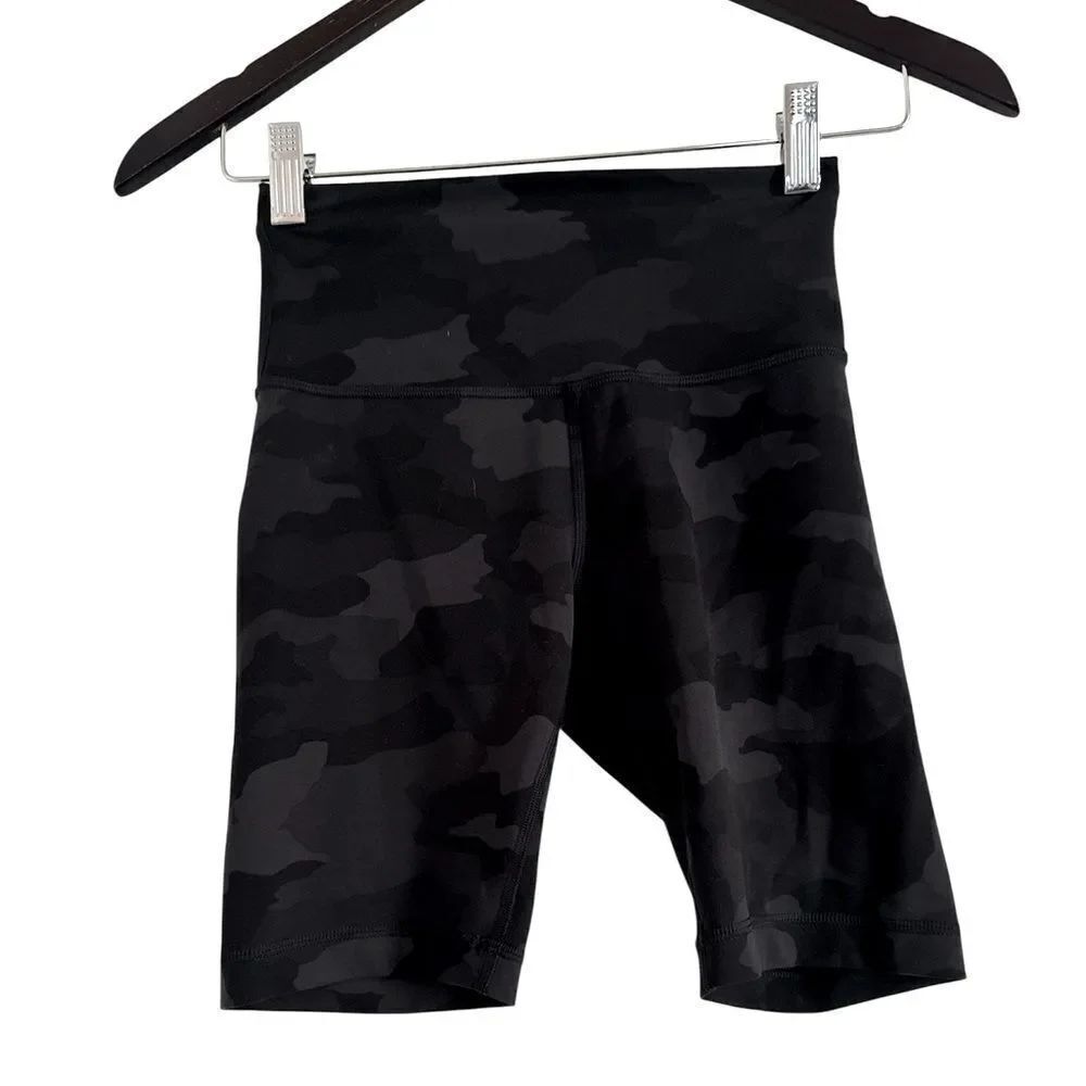 Lululemon heritage camo super high rise align short EUC